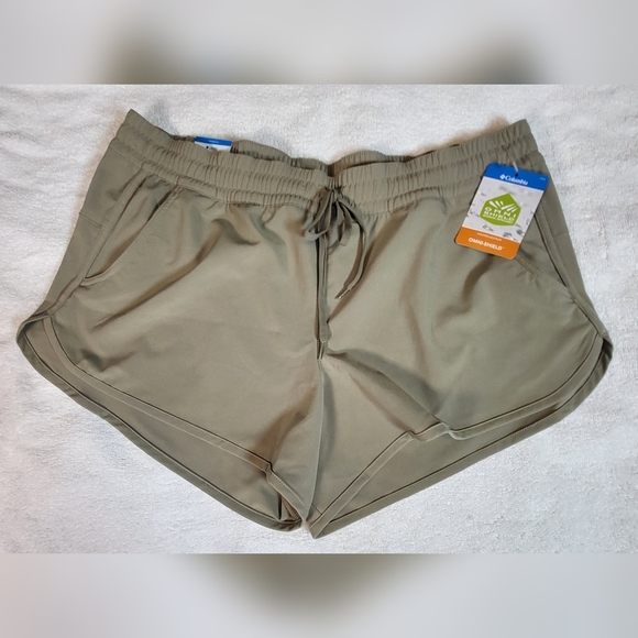 COLUMBIA Bogata Bay Stretch Shorts - Tan - Size Large    (NWT) - Picture 6 of 10